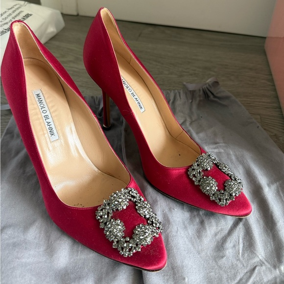 Manolo Blahnik Hangisi Satin Pump - Picture 2 of 5